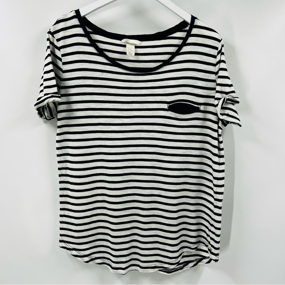 H&M Black and White Striped Short Sleeve Basic Tee With Pocket Size Medium - Picture 1 of 3